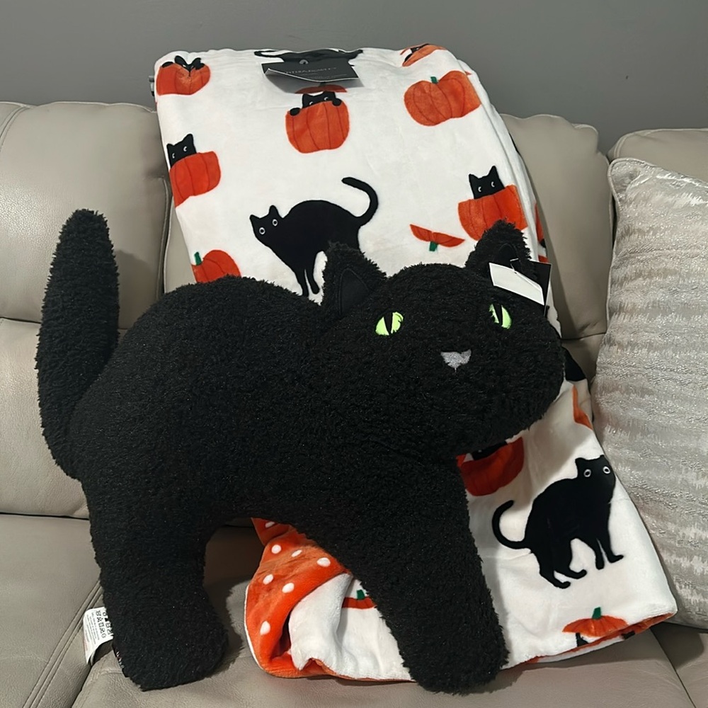 Cynthia Rowley Halloween Blanket and Pillow